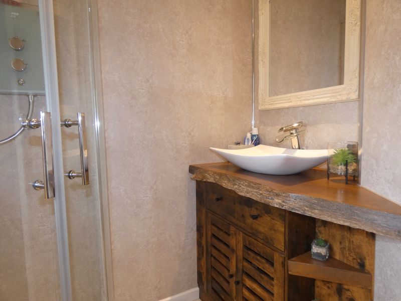 En-Suite- click for photo gallery